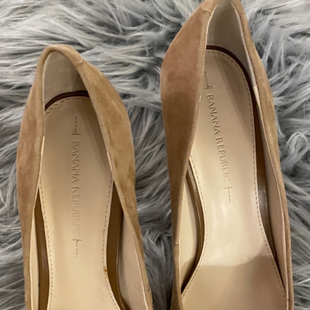 Banana Republic Tan Suede Upper & Heels with Gold Detail - Picture 6 of 8